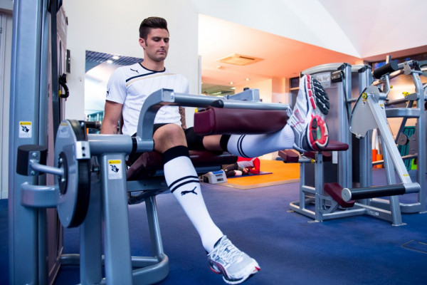 "Cỗ máy tốc độ" của đội tuyển Pháp - tiền đạo Oliver Giroud phải làm gì để giữ phong độ